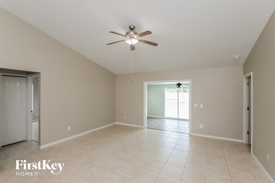 Building Photo - 1992 Tranter Ave SE