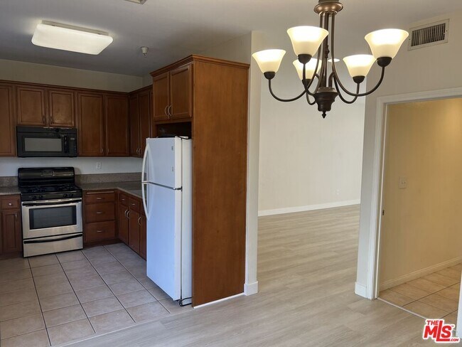 Building Photo - 12375 Osborne Pl