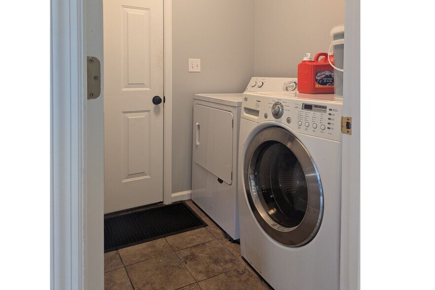 Building Photo - 107 Trotters Creek Ln