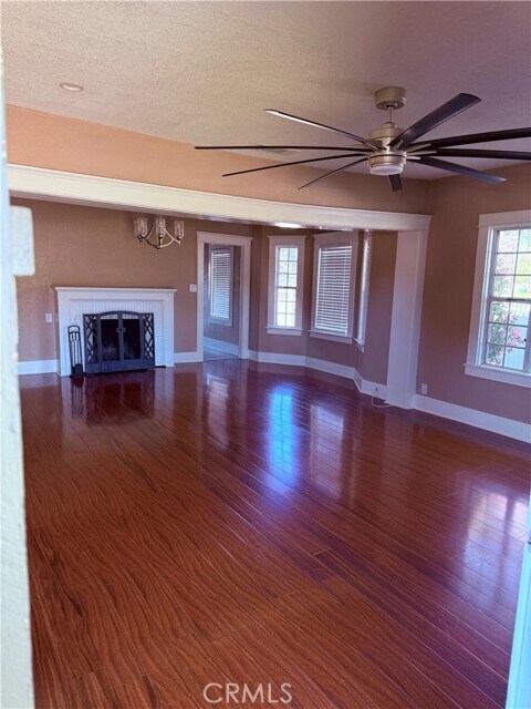 Building Photo - 119 N Cullen Ave