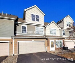 Building Photo - Elegant and Spacious 4-Bed, 4-Bath Townhom...