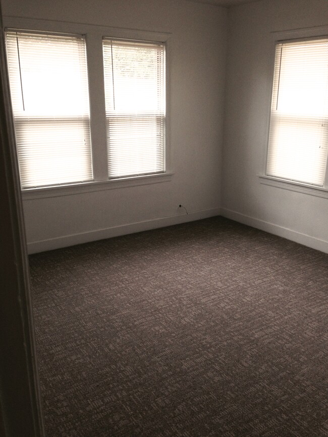 Nice sized bedroom with adjoining bathroom. - 4104 Dover St