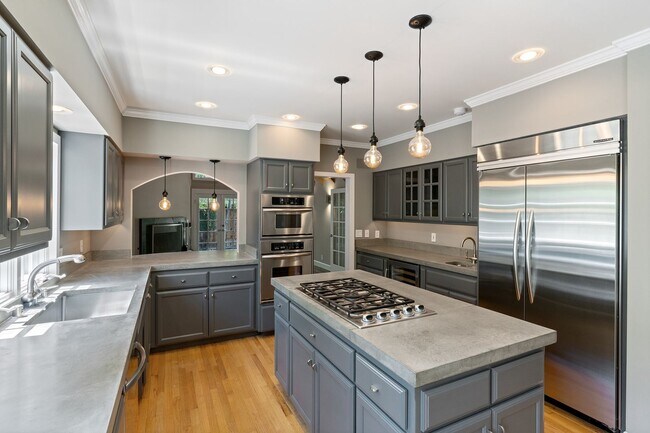 Building Photo - Contemporary Home in Desirable Community C...