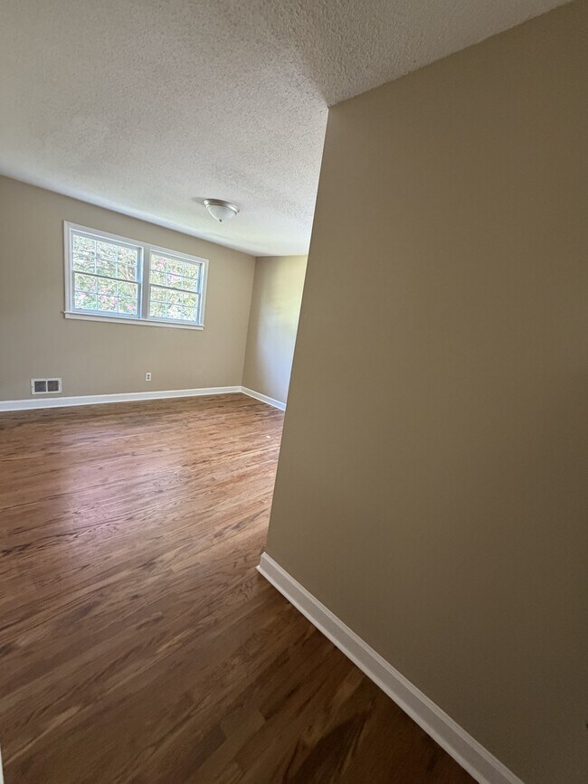Building Photo - 3208 Downes Grove Rd