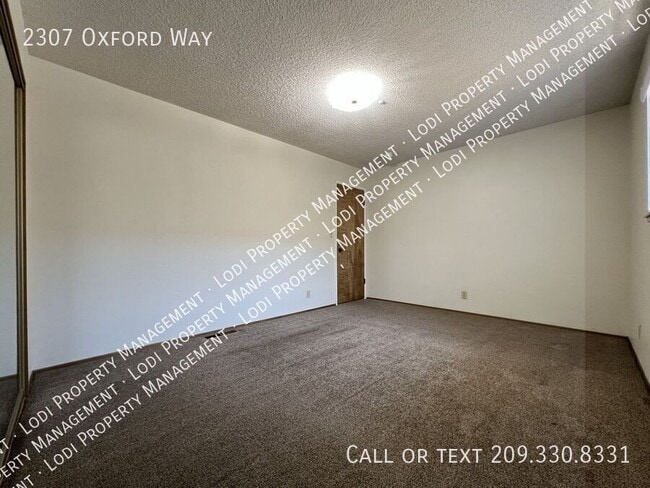 Building Photo - 2307 Oxford Way