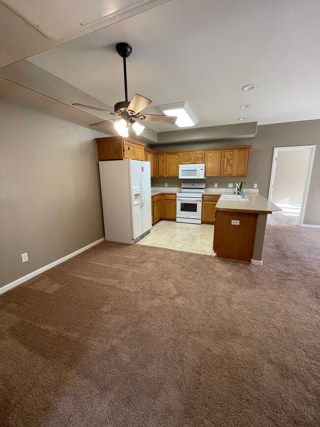 Building Photo - Charming Main Floor Condo in Water Valley