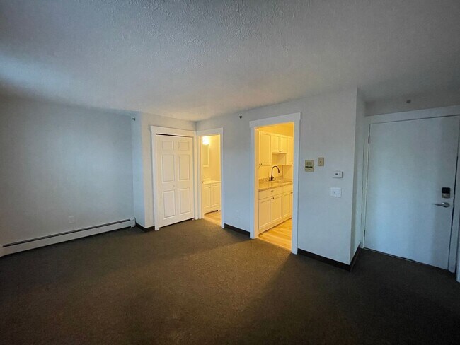 Building Photo - 251 Pine St