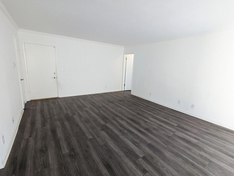 Building Photo - 118 S Wetherly Dr