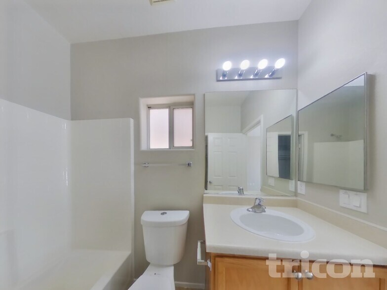 Building Photo - 3613 E Carisbrook Dr