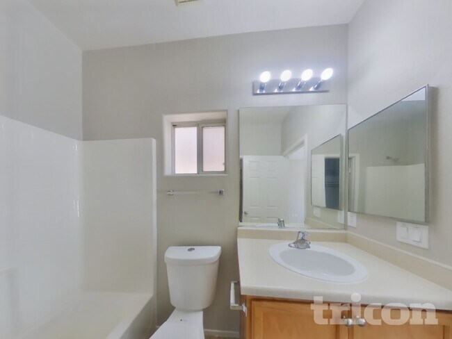 Building Photo - 3613 E Carisbrook Dr