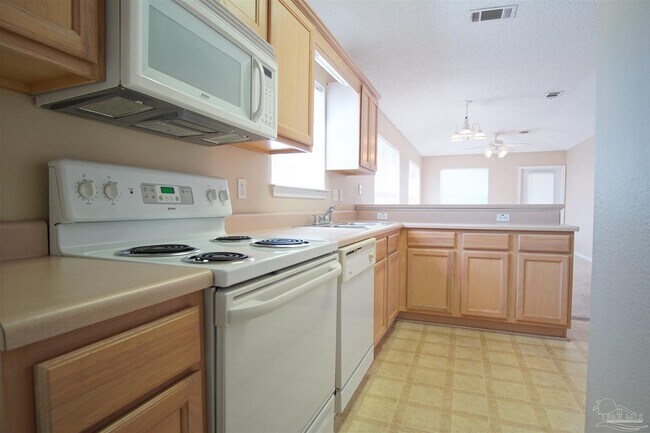 Building Photo - 8061 Stonebrook Dr