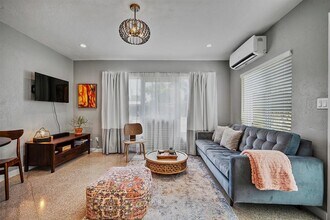 Building Photo - 1215 NE 17th Ave