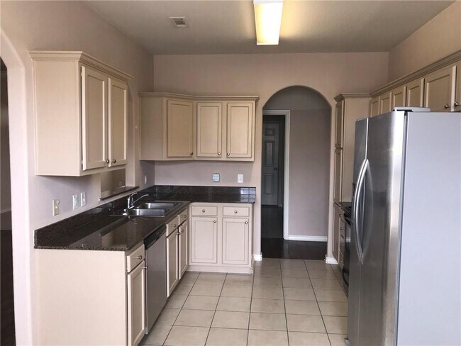 Building Photo - 461 Novarra Dr