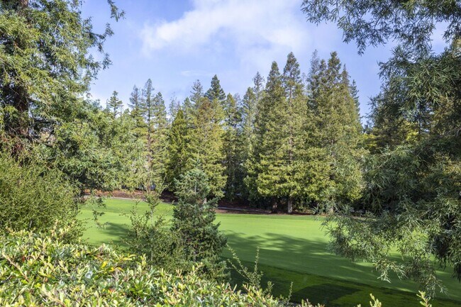 Building Photo - Tastefully Furnished 3 Bed, 2 Bath Home w/ Views of Greenbelt