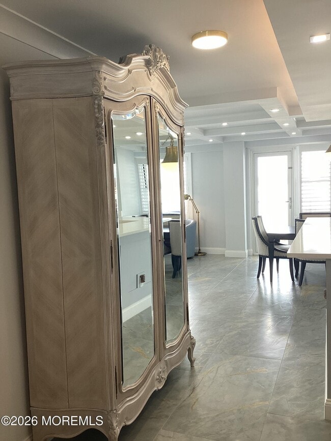 Building Photo - 28 Riverside Ave