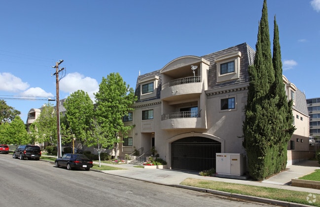 Primary Photo - Cambridge Place Apartments