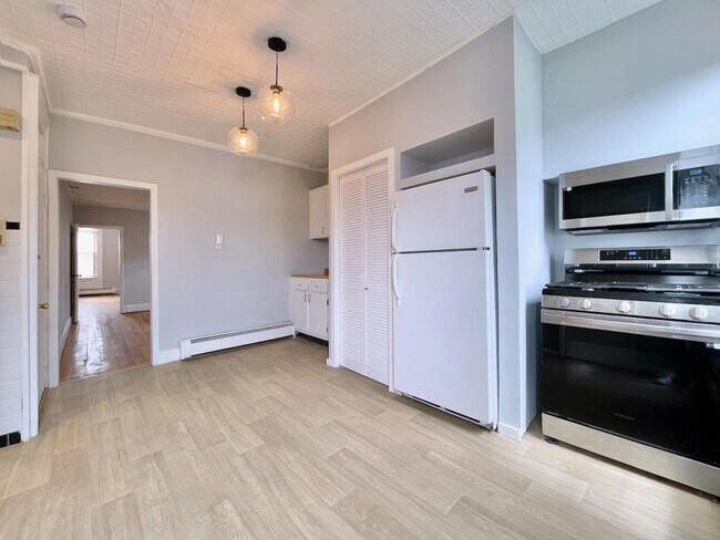 Building Photo - 259 3rd St