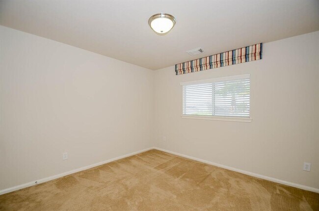 Building Photo - 2826 Firecrest Dr