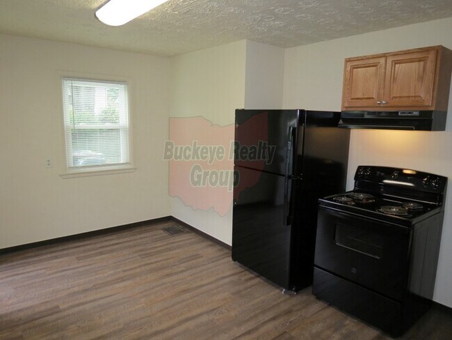 Building Photo - 186 College St. Groveport, OH 43125