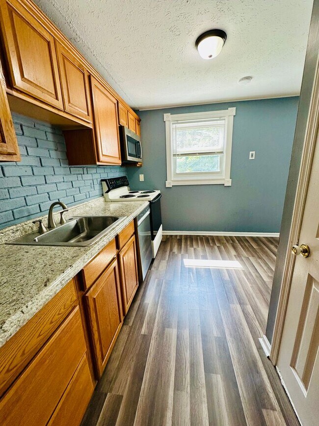 Building Photo - Updated 5BR/2BR house near Outer Loop now available!