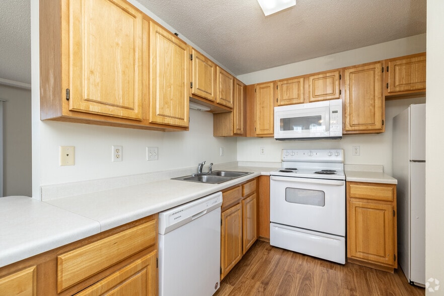 3BR, 2.5BA - 1,660SF - Kitchen - The Brittany's Apartments and Townhomes