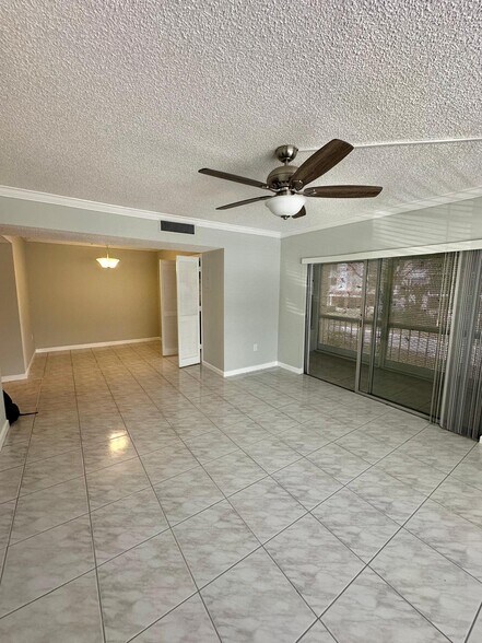 Building Photo - 4158 Inverrary Dr