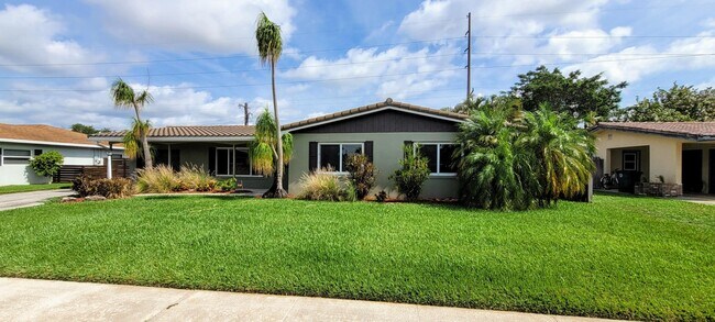 Building Photo - 949 W Royal Palm Rd