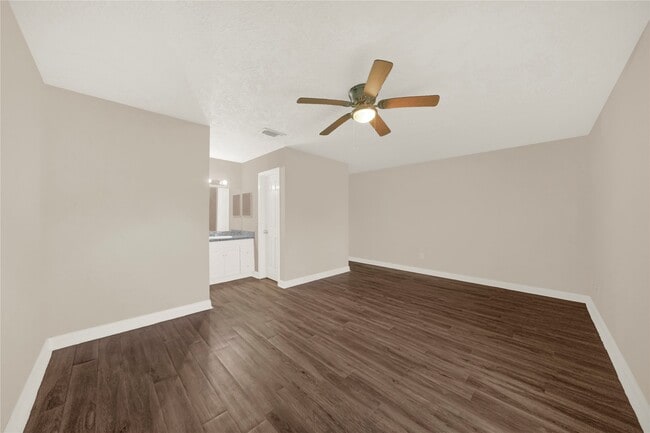 Building Photo - 14215 Barrone Dr