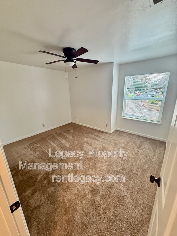 Building Photo - 1427 Bel Air Dr