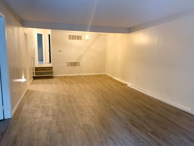Building Photo - 130 View Ct