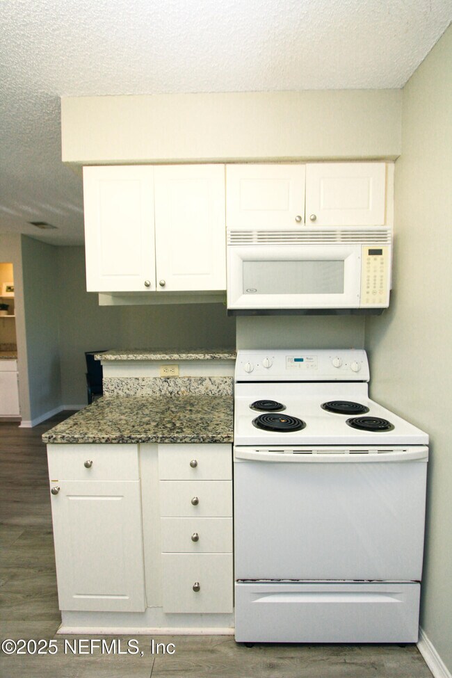 Building Photo - 10200 Belle Rive Blvd