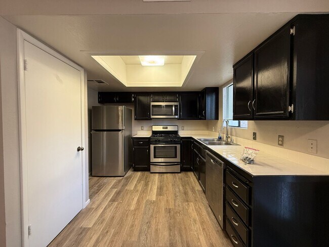 Building Photo - Townhome for Rent