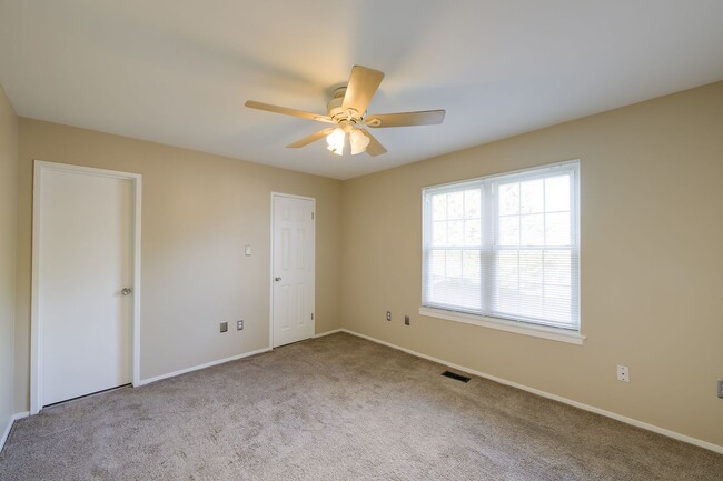 Building Photo - Beautiful Townhome Near Gunner's Lake in Germantown