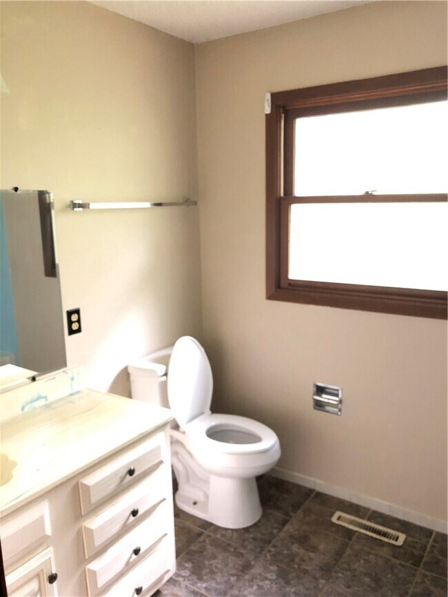 Building Photo - 6 Netherton Ln