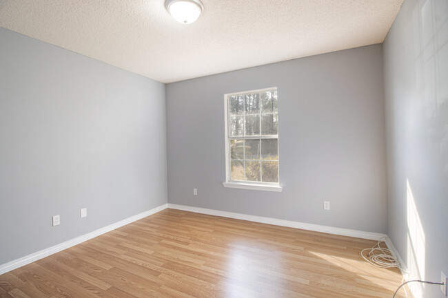 Building Photo - 4079 Groveland Rd
