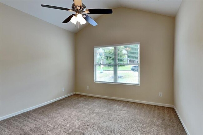 Building Photo - 435 Shady Glen