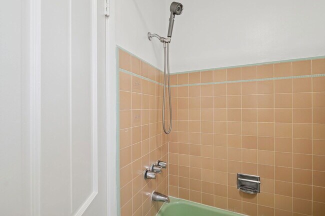 Building Photo - 11613 Moorpark St