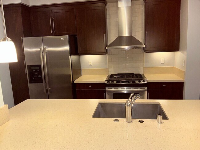 Building Photo - 3 Bedroom 3 Bath Townhouse Style Condo at Depot Walk in Orange