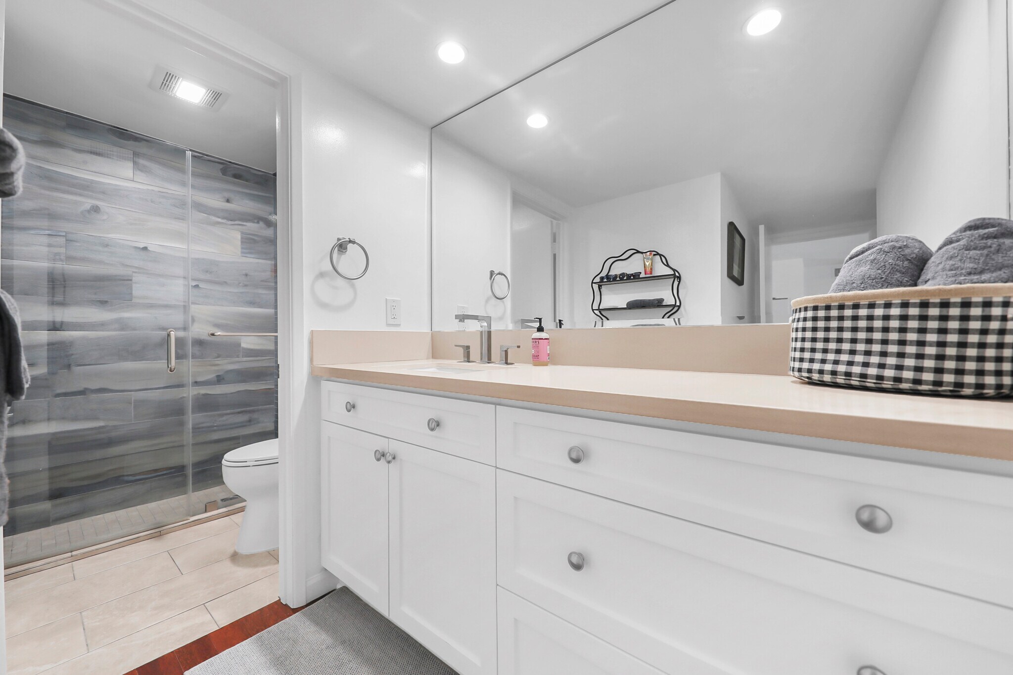 Building Photo - 2170 S Palm Canyon Dr