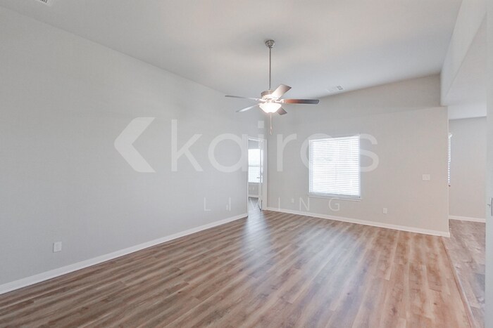 Building Photo - 713 St James Pl