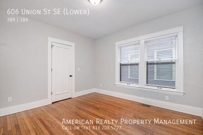 Building Photo - 606 Union Ave NE