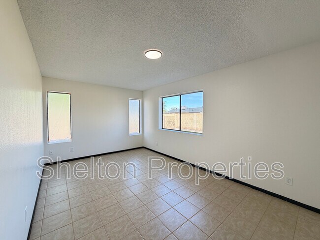 Building Photo - 5239 N 78th Dr