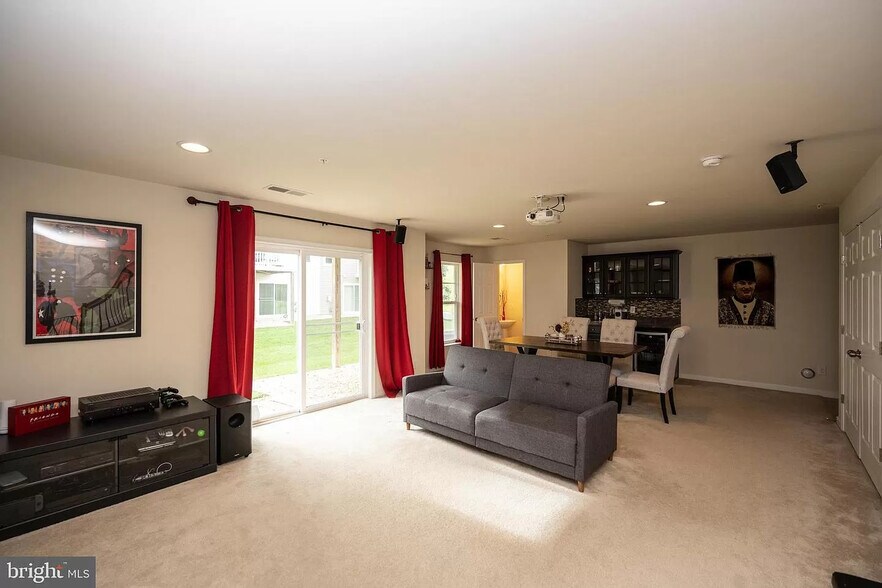 Building Photo - 25239 Laureldale Ter