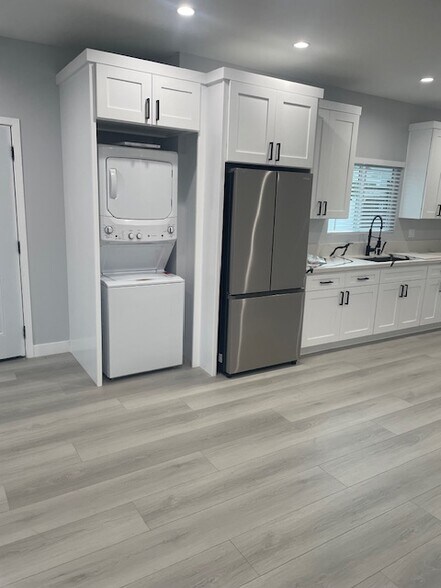 Building Photo - 17032 Midwood Dr