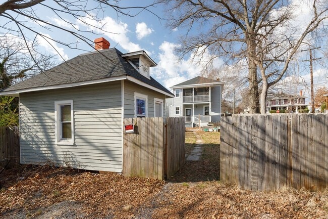 Building Photo - Spacious Corner-Lot Home on Carolina Ave
