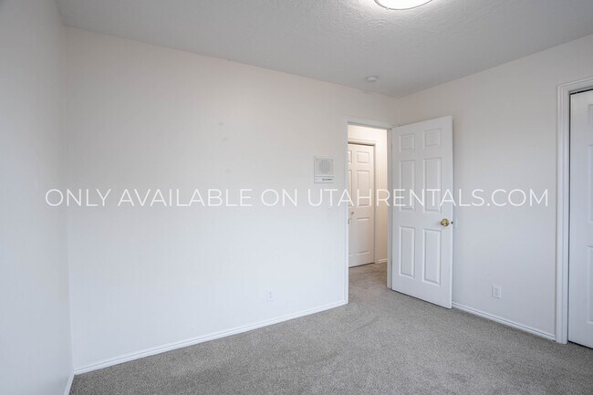 Building Photo - 1160 E 40 N St