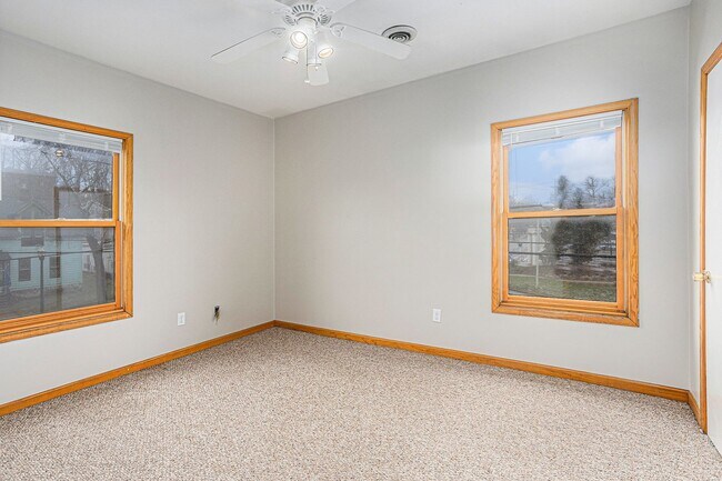 Building Photo - West Lovell 2-Bed/1-Bath upstairs apartment, 789 sq. ft. - Ask about our Security Deposit Alterna...