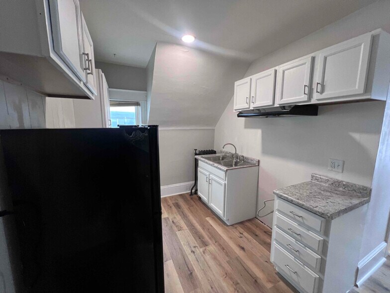 Building Photo - 3345 S 31st Ave