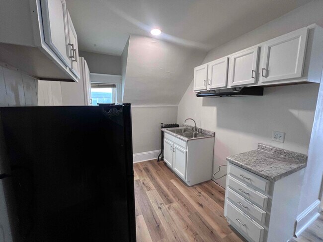 Building Photo - 3345 S 31st Ave