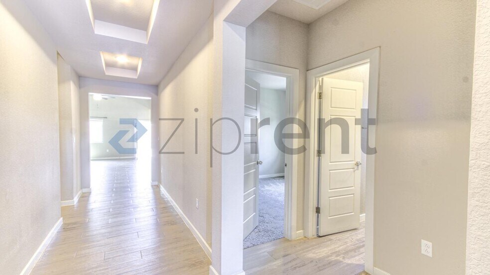 Building Photo - Unit